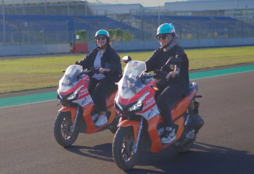 Wisatawan di Sirkuit Pertamina Mandalika, Nusa Tenggara Barat