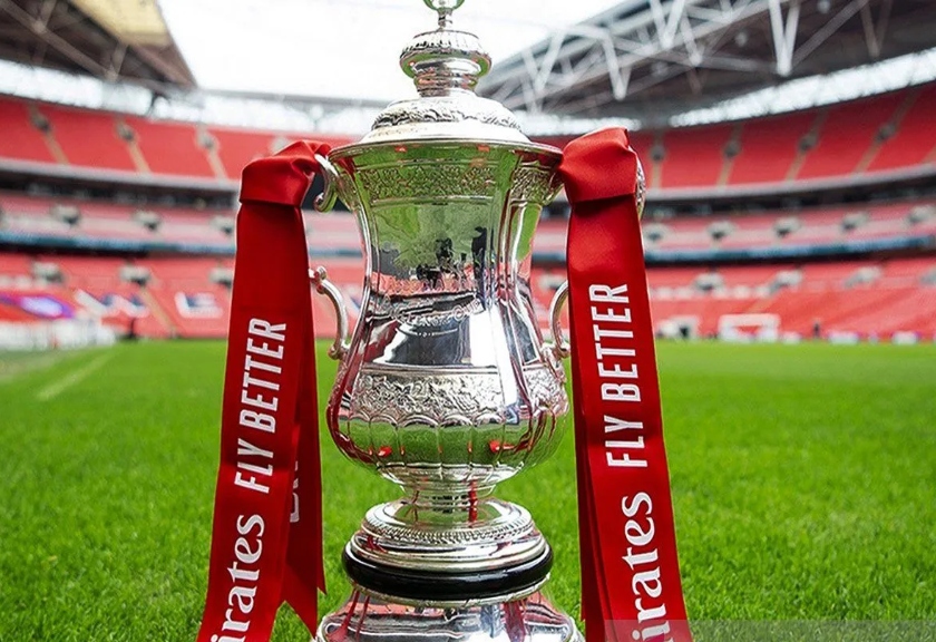 Trofi Piala FA di Stadion Wembley