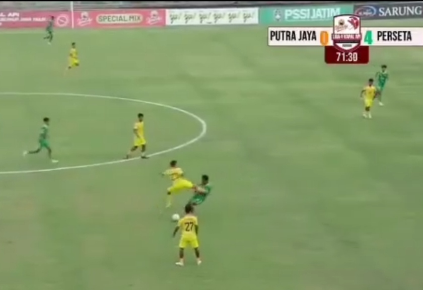Insiden tendangan kungfu di Liga 4 Zona Jawa Timur.