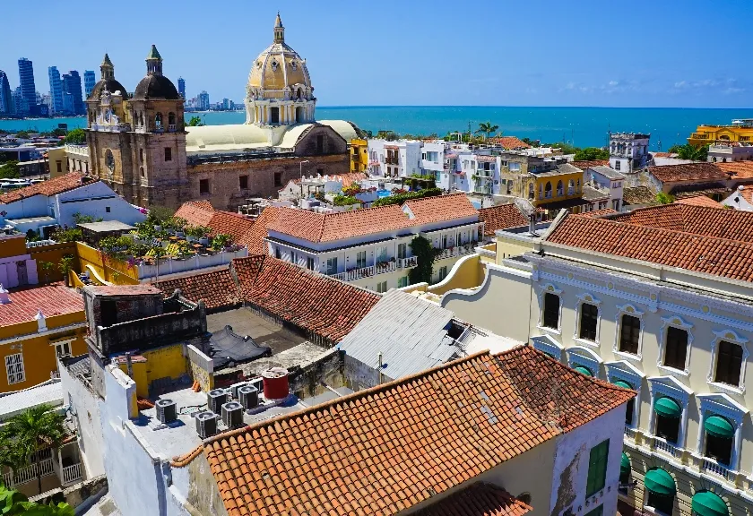 Kota tua yang memancarkan cahaya Karibia