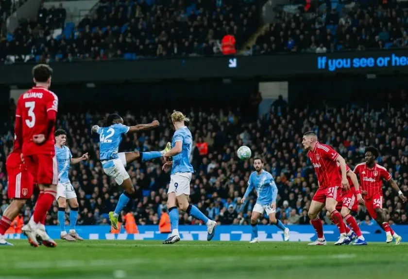 Antoine Semenyo mencetak gol pembuka Manchester City melawan Nottingham Forest di Etihad Stadium. 