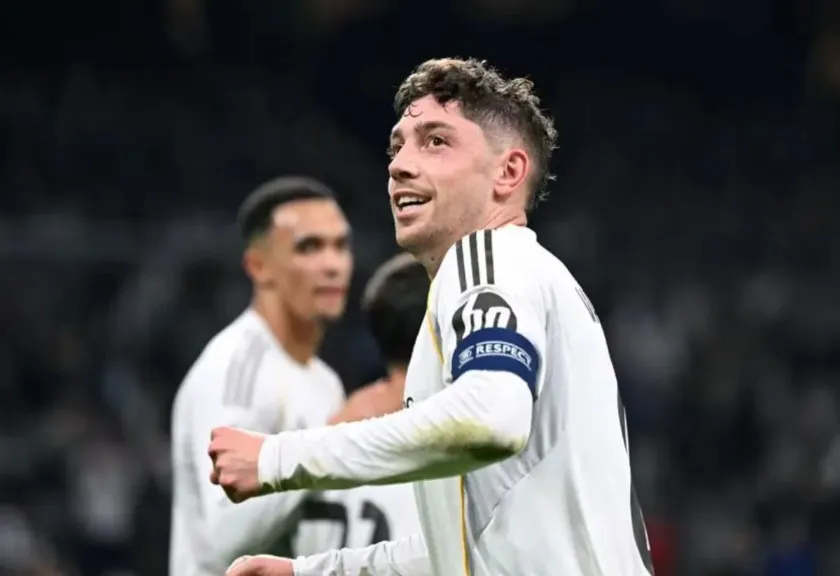 Selebrasi Gelandang Real Madrid Federico Valverde usai menceak gol ke gawang Manchester City.