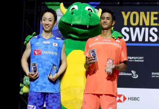 Tunggal putra Indonesia Alwi Farhan dan wakil Jepang Yushi Tanaka 