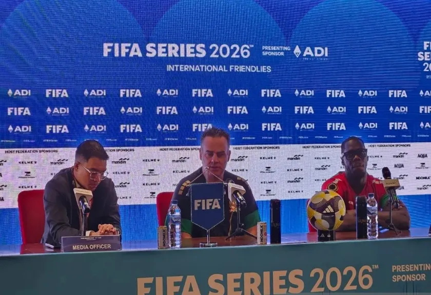 Pelatih timnas St Kitts and Nevis Marcelo Augusto Silva Serrano dan pemain St Kitts and Nevis Julani Archibald