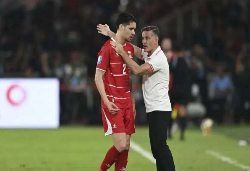 Pesepak bola Timnas Indonesia Kevin Diks dan pelatih John Herdman