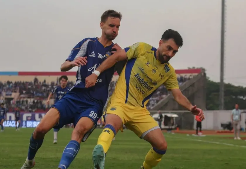 Pesepak bola Persib Bandung Frans Dhia Putros 