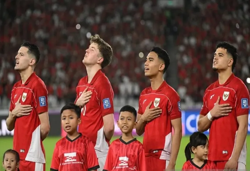 Justin Hubner (kiri)