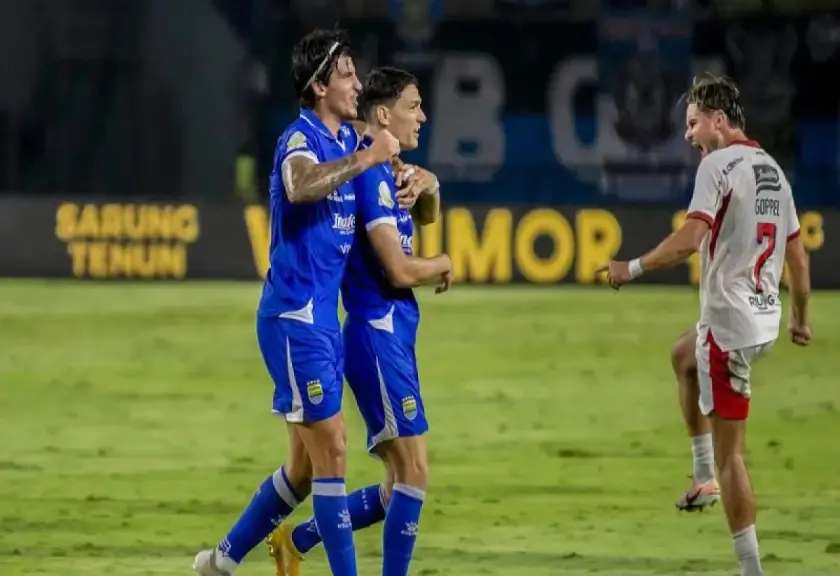 Sergio Castel Martinez (kiri) dan Federico Barba (kedua kiri).