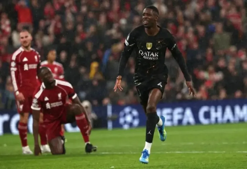 Selebrasi Ousmane Dembele setelah mencetak gol PSG ke gawang Liverpool