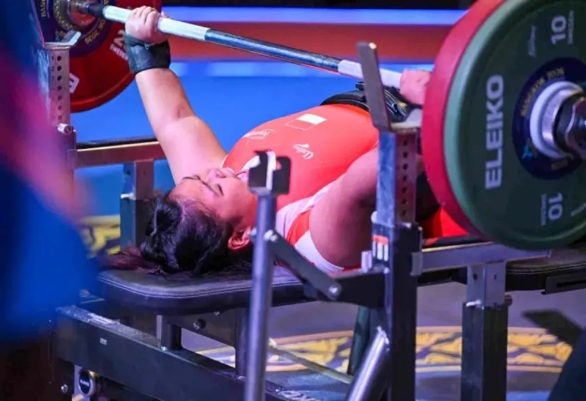 Atlet para angkat berat Indonesia Delima Yunia Susanti