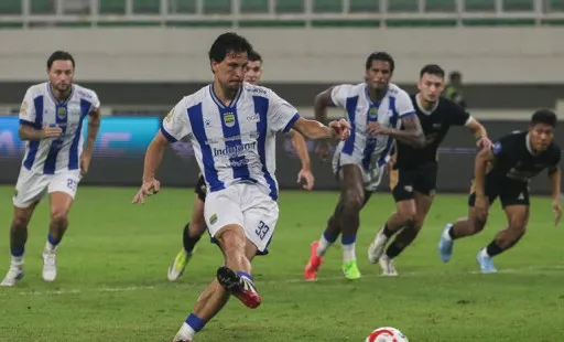 Dewa United Banten Melawan Persib Bandung