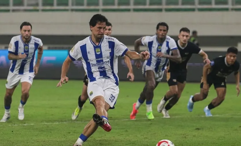 Dewa United Banten Melawan Persib Bandung