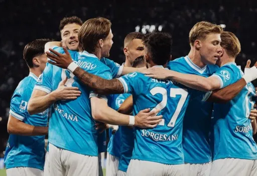 Pemain Napoli merayakan gol ke gawang Cremonese 