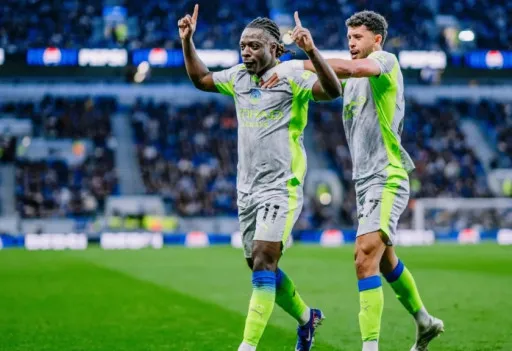Selebrasi Jeremy Doku setelah mencetak gol untuk Manchester City