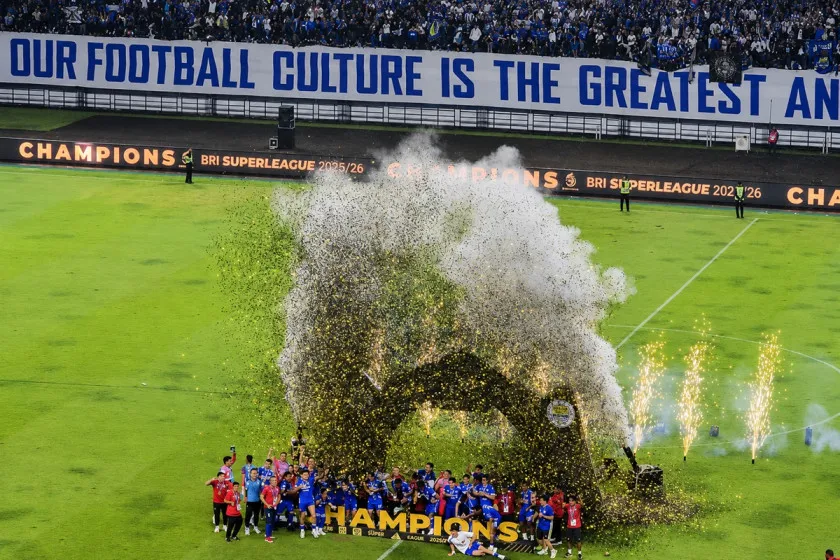Skuad Persib Bandung merayakan hattrick juara Super League