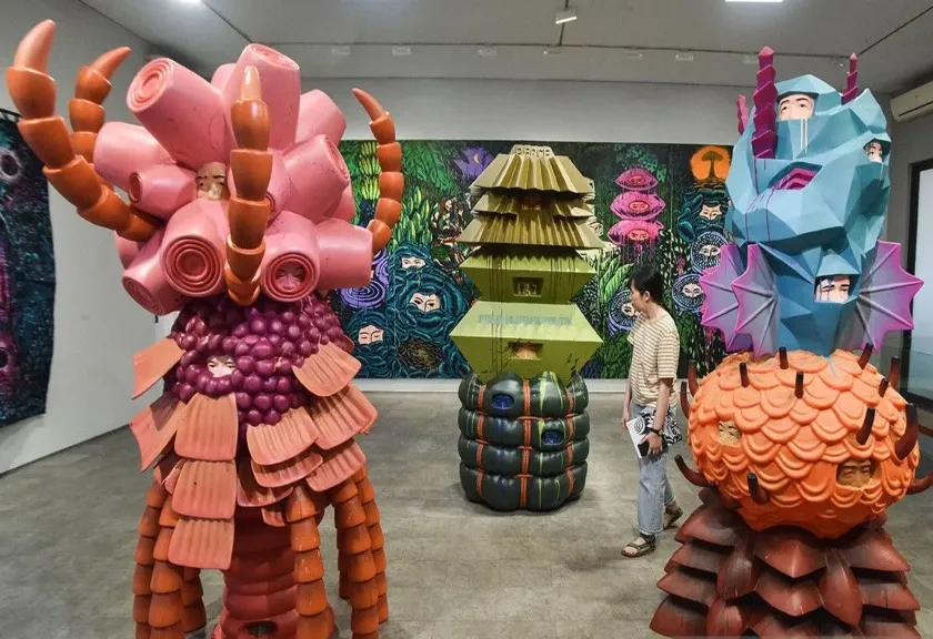 Pameran seni rupa Tropical Aliens
