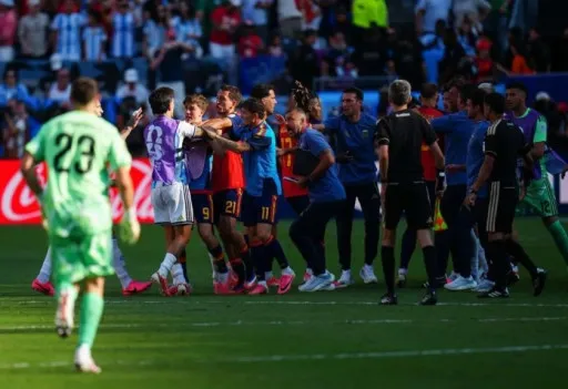 Insiden pemain Spanyol dan Argentina 