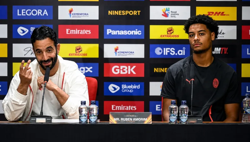 Ruben Amorim dan Koni De Winter dalam konferensi pers jelang Chelsea vs AC Milan di SUGBK, Jakarta