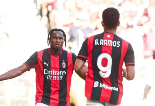 AC Milan menang 4-2 atas Manchester United dalam pertandingan pramusim di Polandia.
