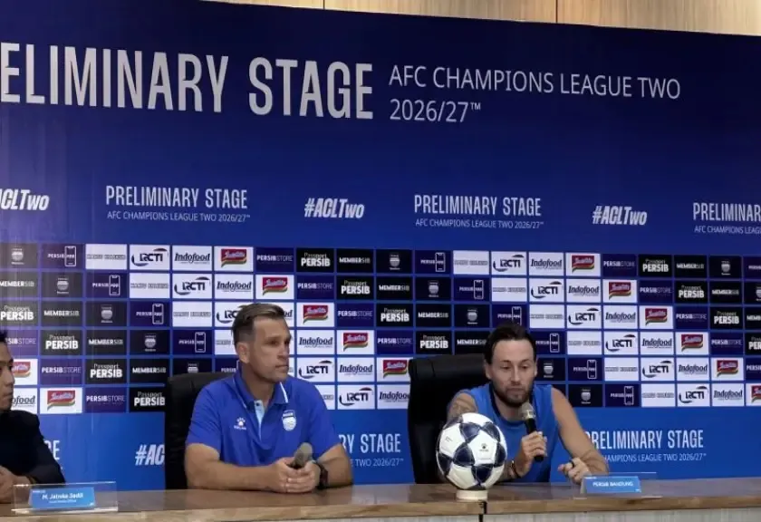 Kapten Persib Bandung Marc Klok saat memberikan keterangan jelang pertandingan melawan Manilla Digger.