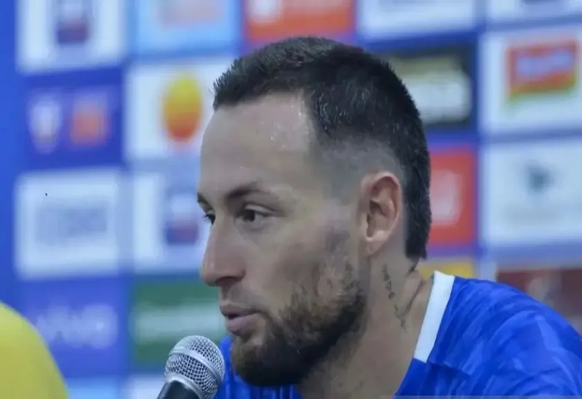 Gelandang Persib Marc Klok.