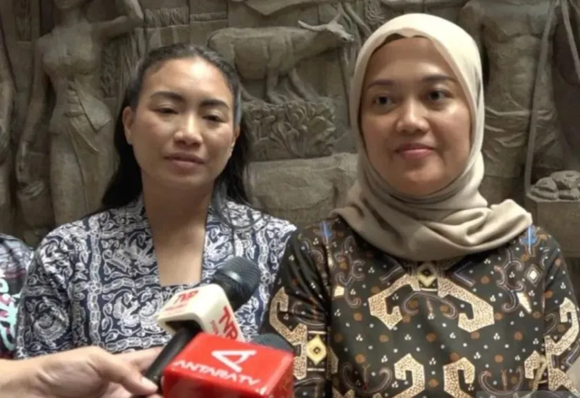 Wakil Ketua Komisi VII DPR RI Chusnunia Chalim bersama Wakil Ketua Komisi VII DPR RI Rahayu Saraswati