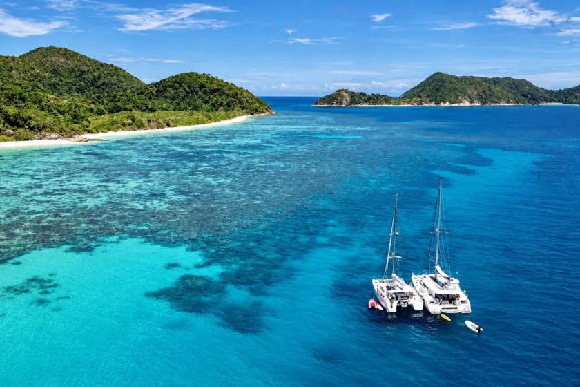 Dua kapal yacht bersandar di perairan Pulau Sumbawa
