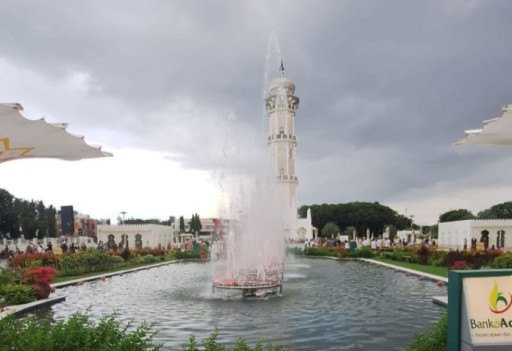 Halaman depan Masjid Raya Baiturrahman Banda Aceh