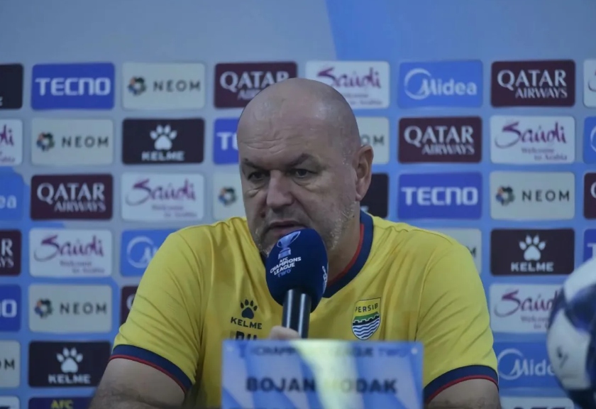 Pelatih Persib Bandung Bojan Hodak. 